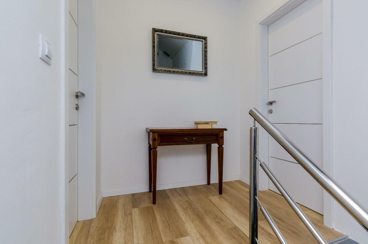 Superior Apartment Nike ムリニ エクステリア 写真